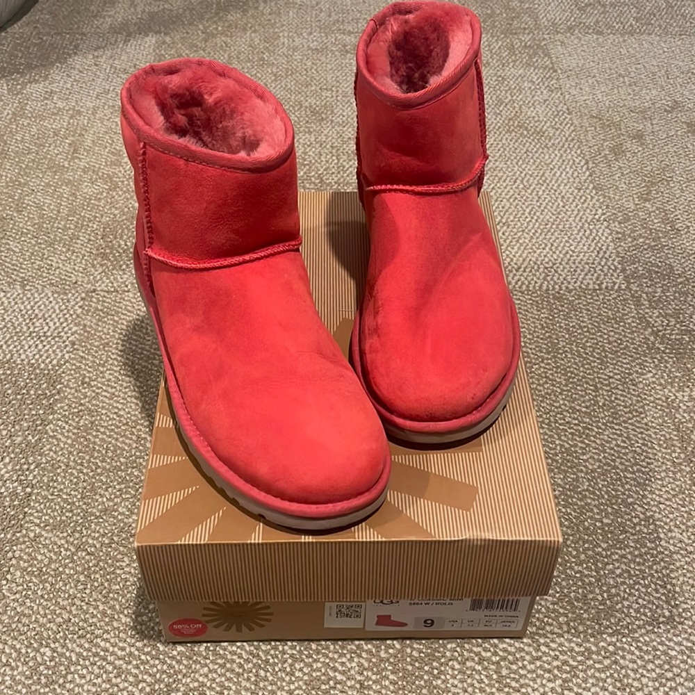 UGG Classic Mini